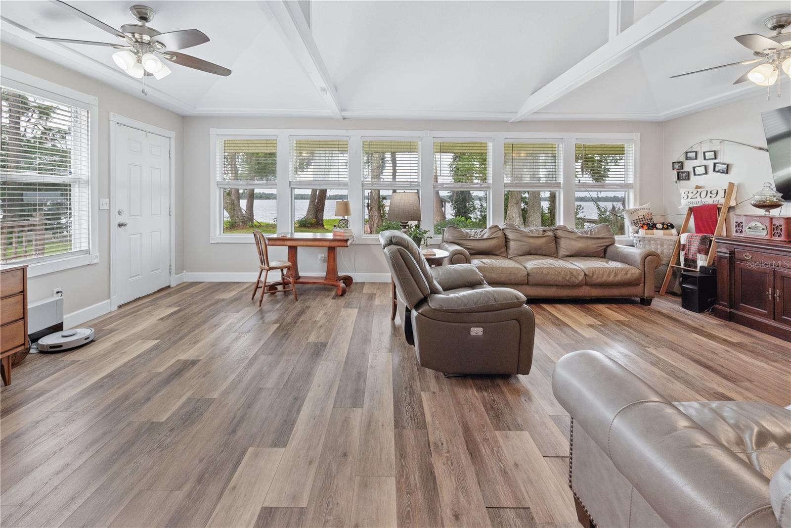 CROSBY LAKE - Residential