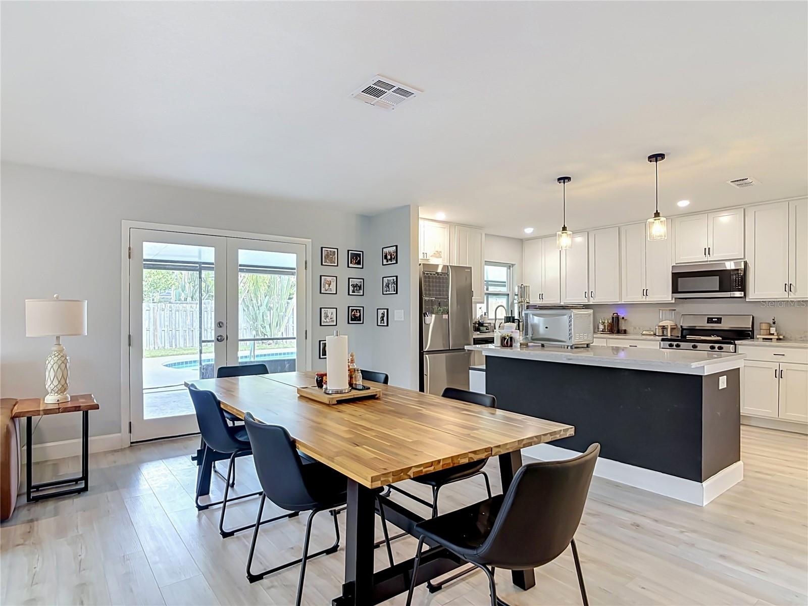TEALWOOD COVE FIRST ADD - Residential