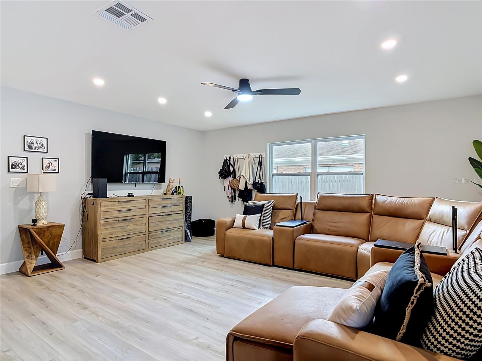 TEALWOOD COVE FIRST ADD - Residential