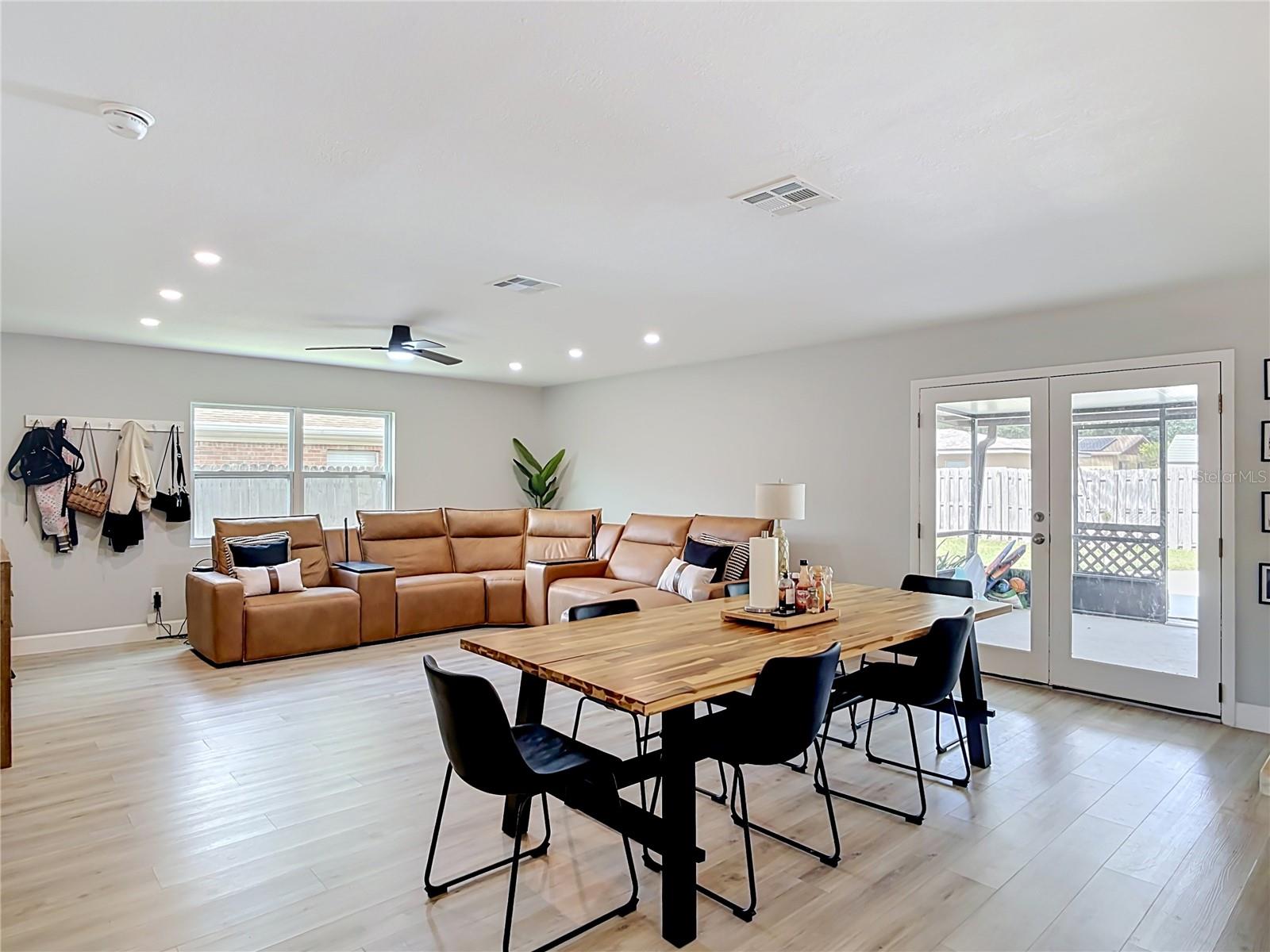 TEALWOOD COVE FIRST ADD - Residential