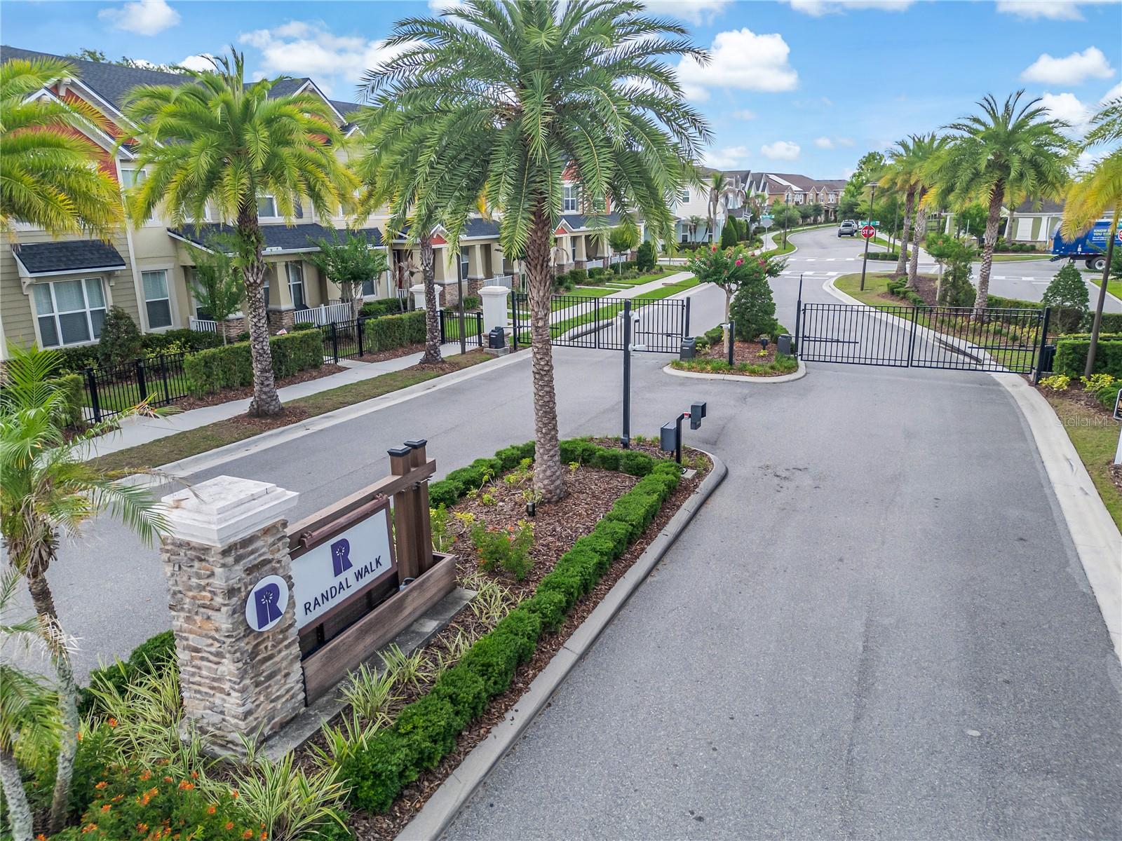 RANDAL WALK - Residential