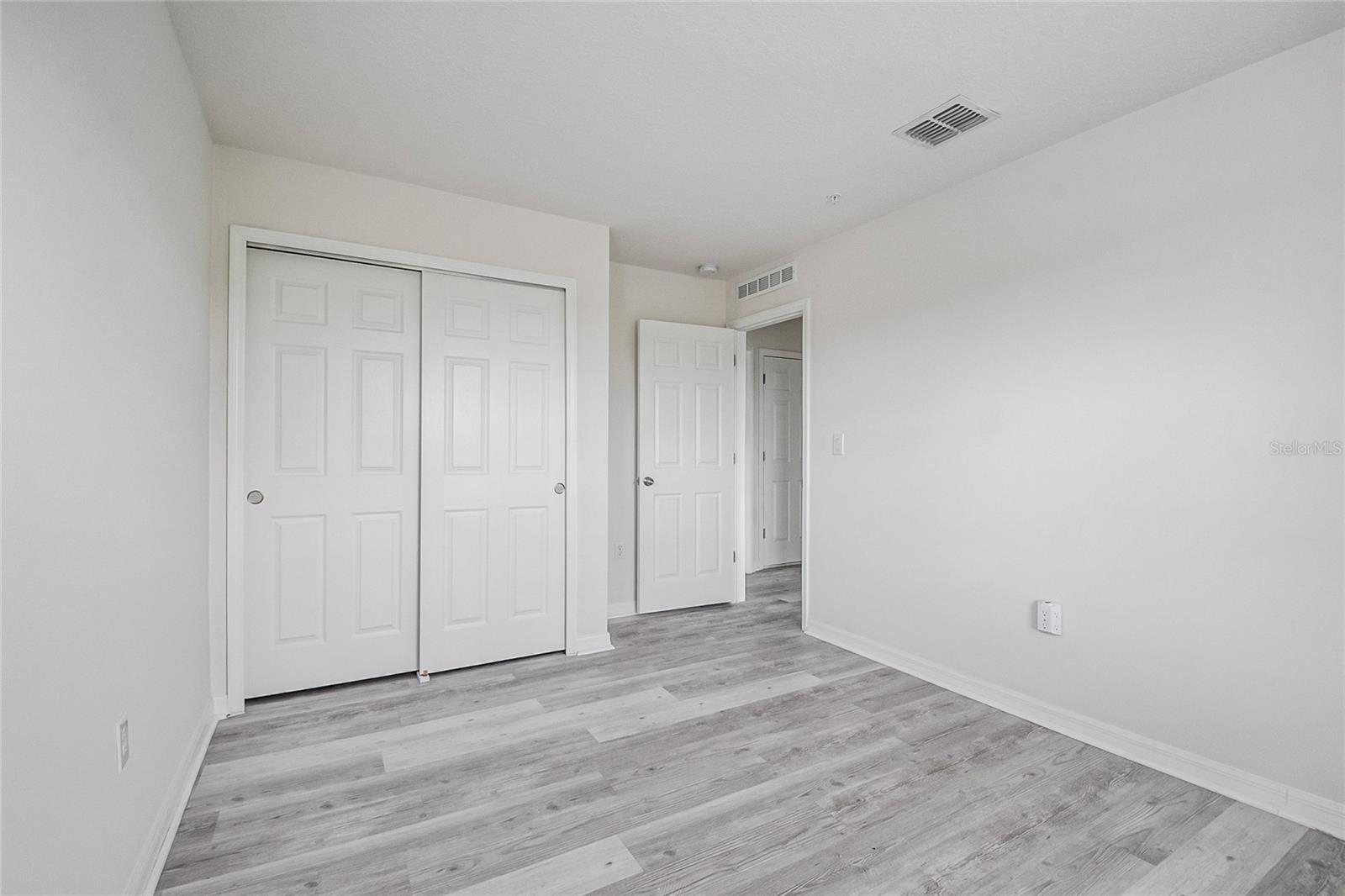 RANDAL WALK - Residential