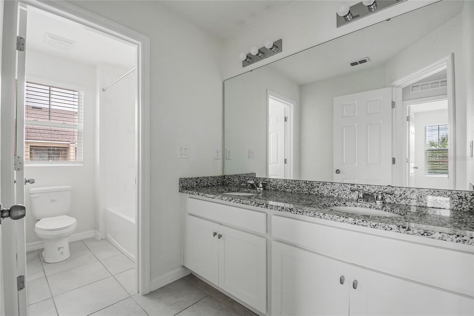 RANDAL WALK - Residential