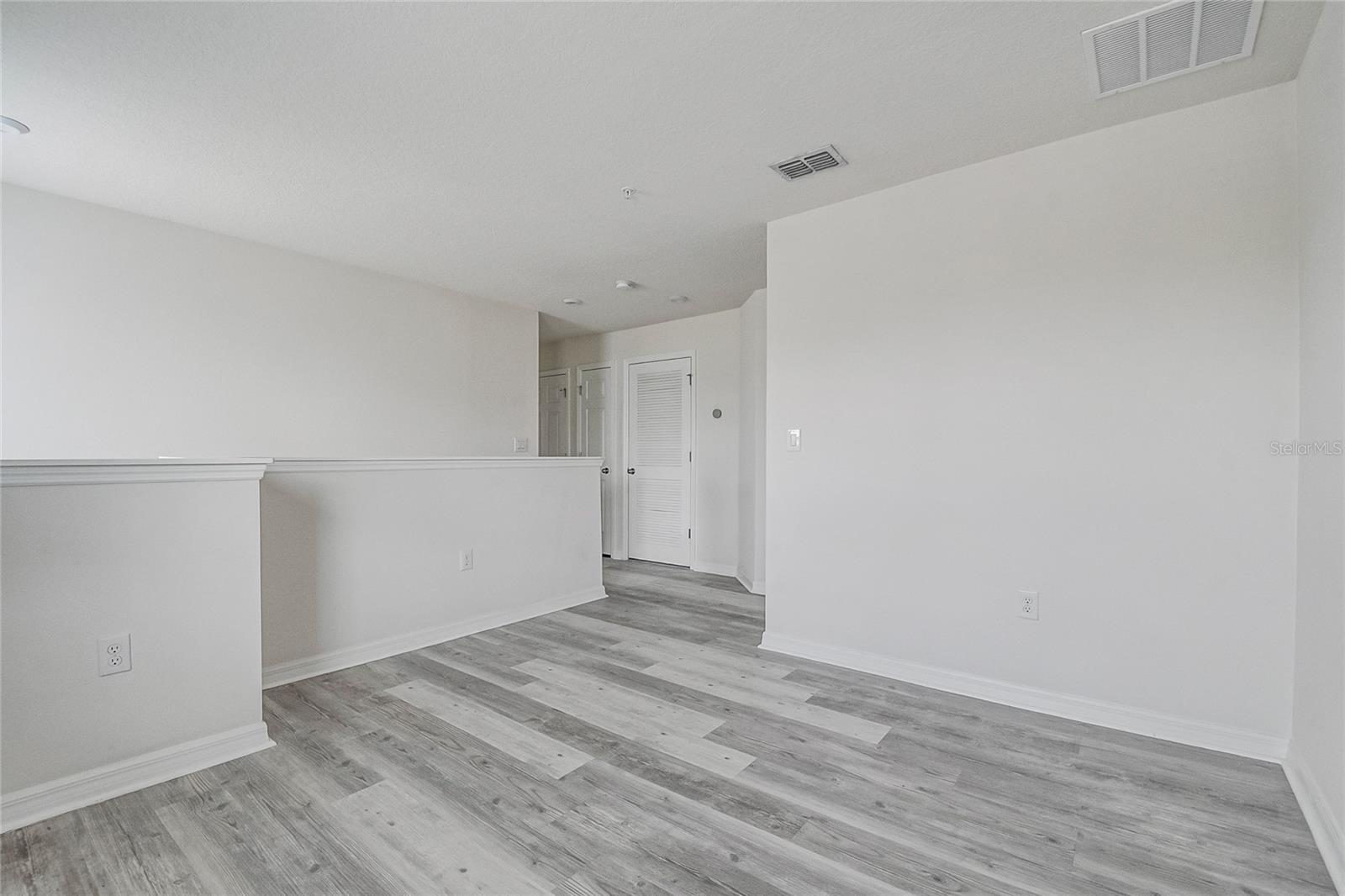 RANDAL WALK - Residential