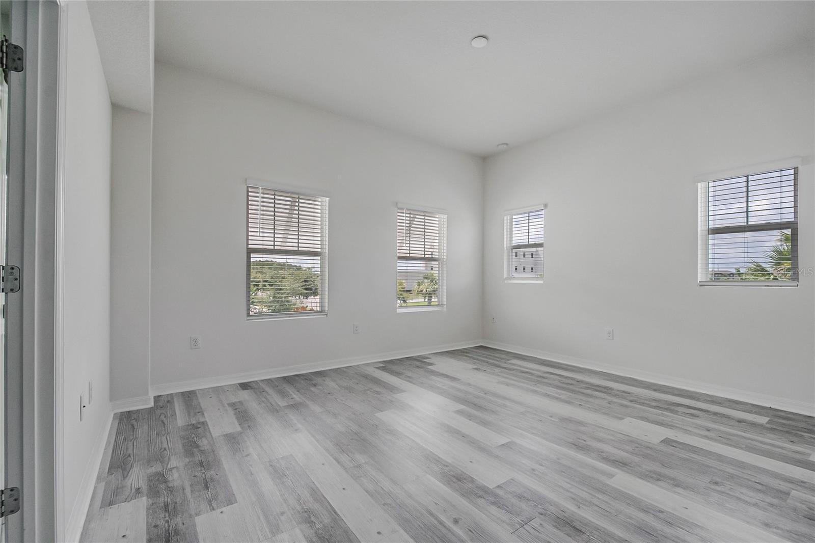 RANDAL WALK - Residential