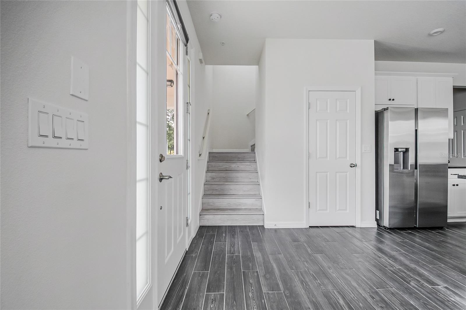 RANDAL WALK - Residential