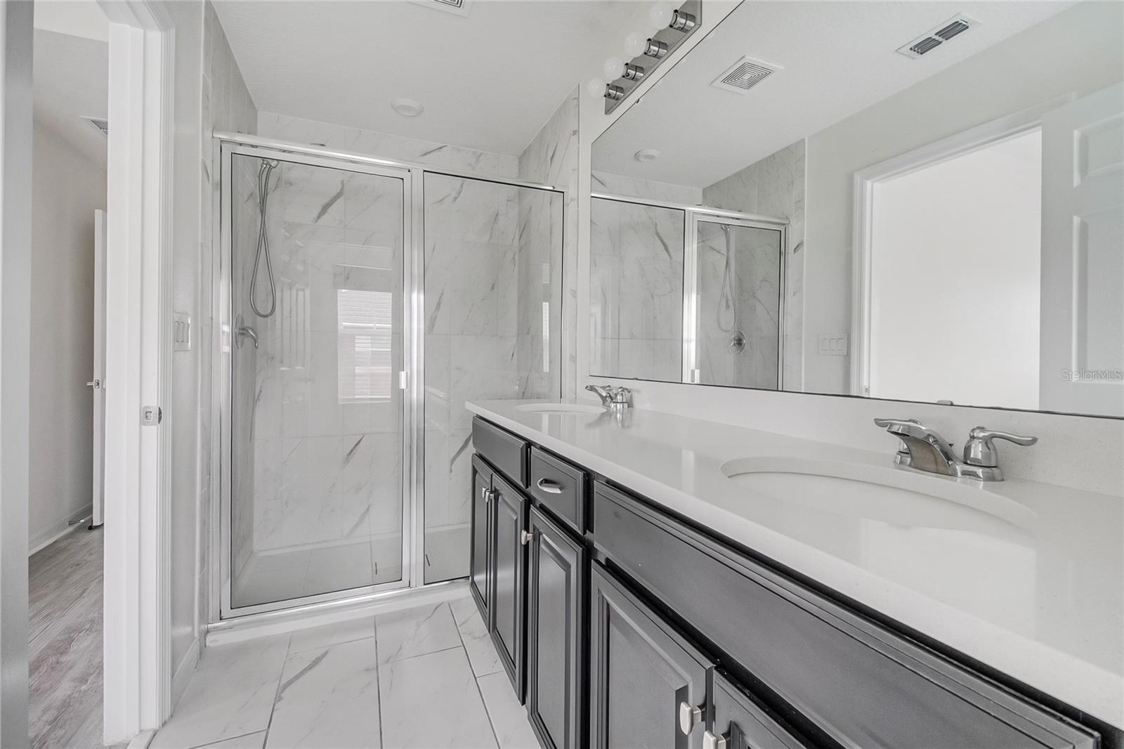 RANDAL WALK - Residential