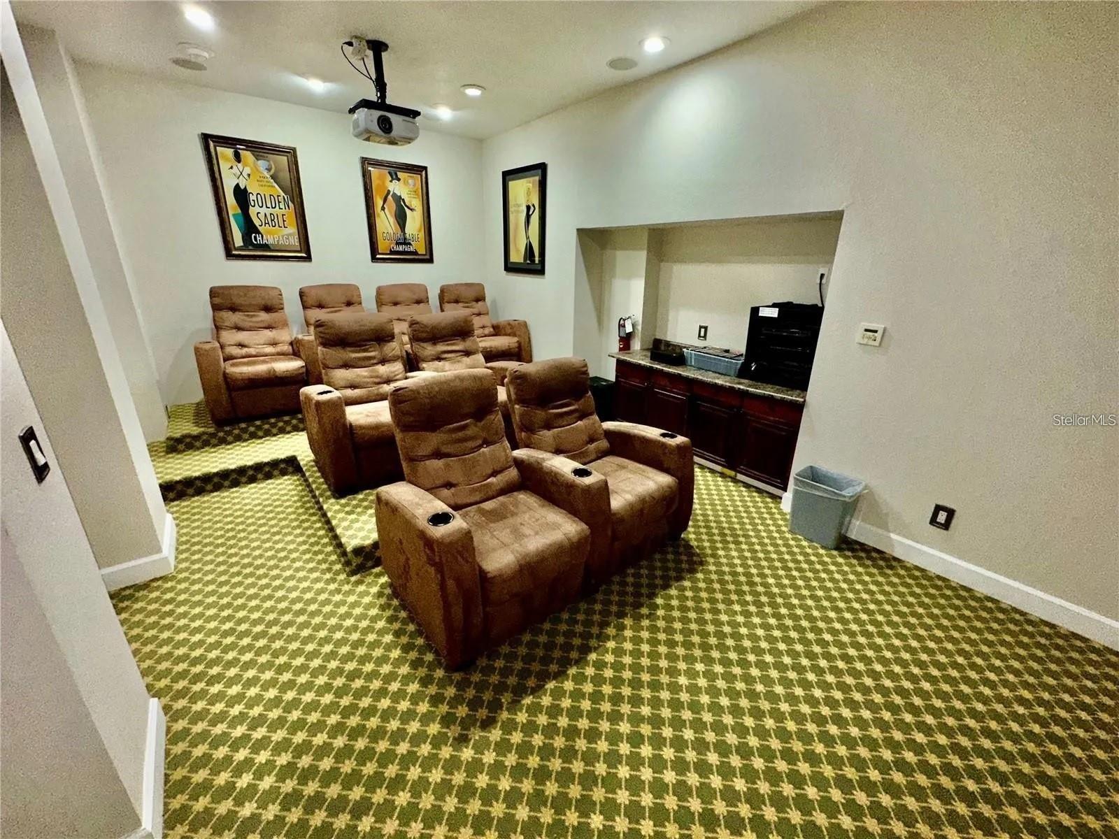 LEXINGTON PLACE CONDOMINIUM - Residential Lease