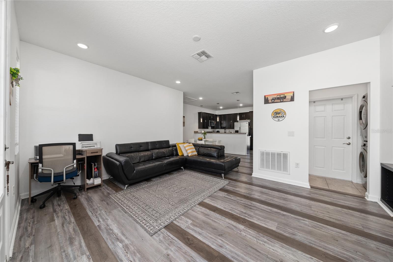 HOLLYGROVE VILLAGE - Residential