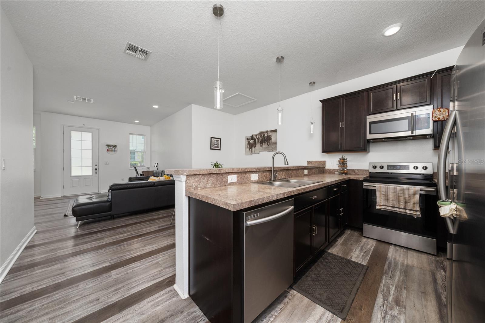 HOLLYGROVE VILLAGE - Residential