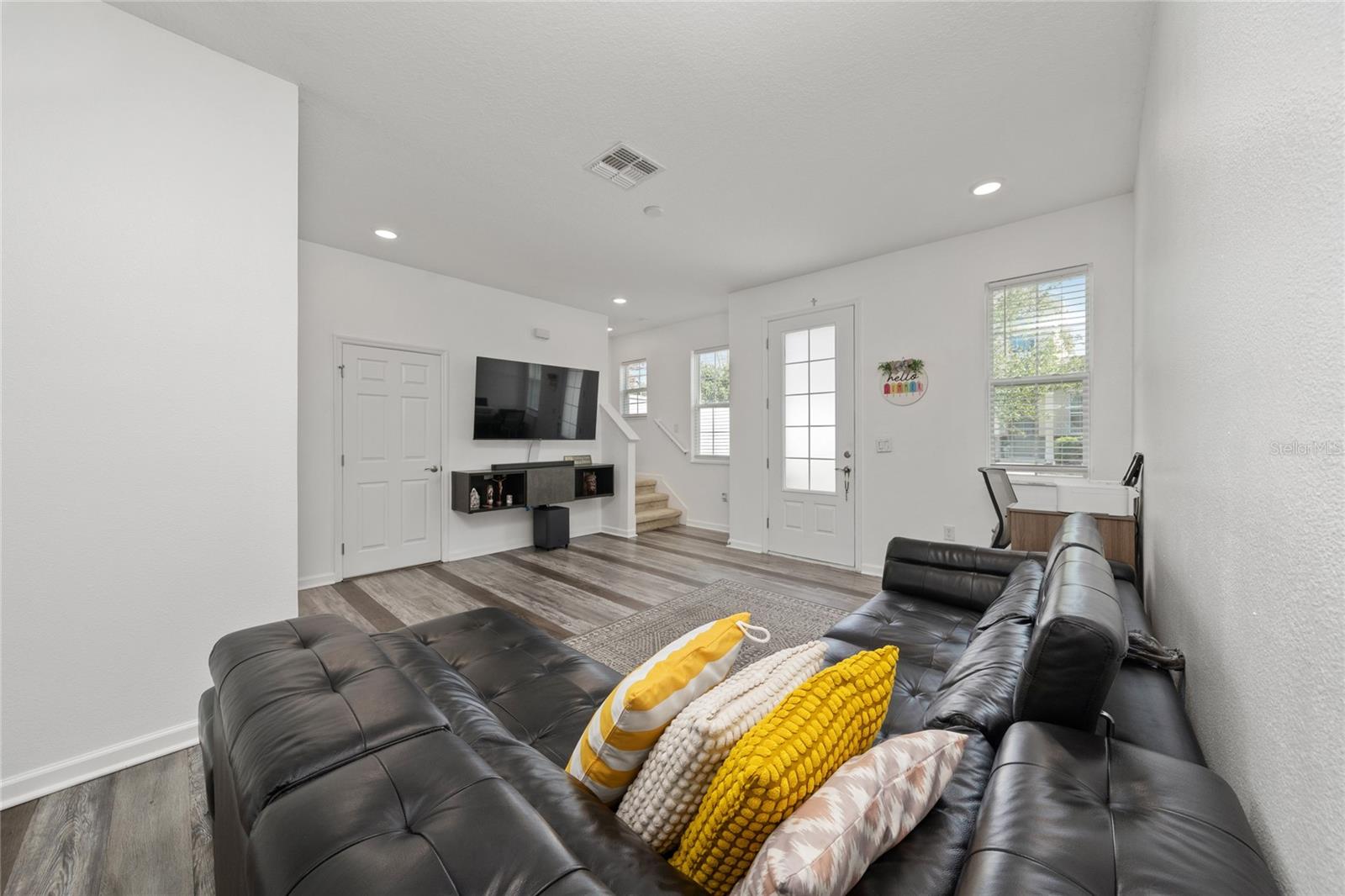 HOLLYGROVE VILLAGE - Residential