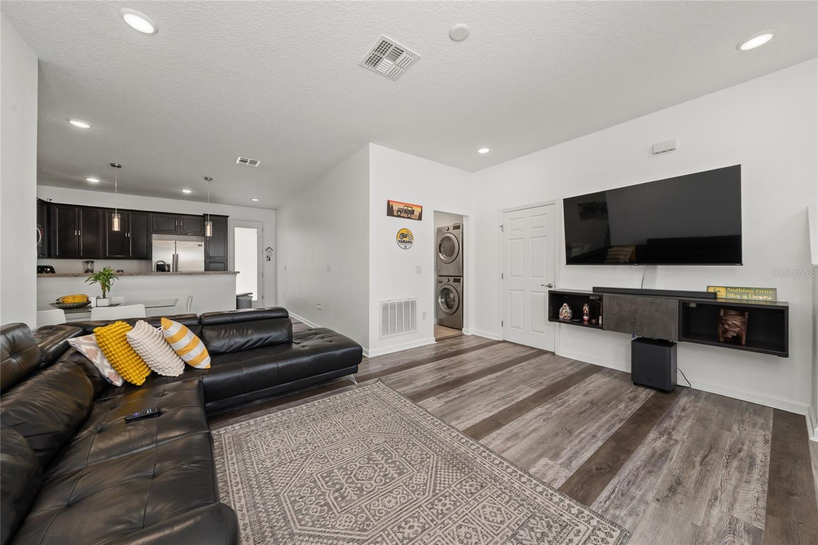 HOLLYGROVE VILLAGE - Residential
