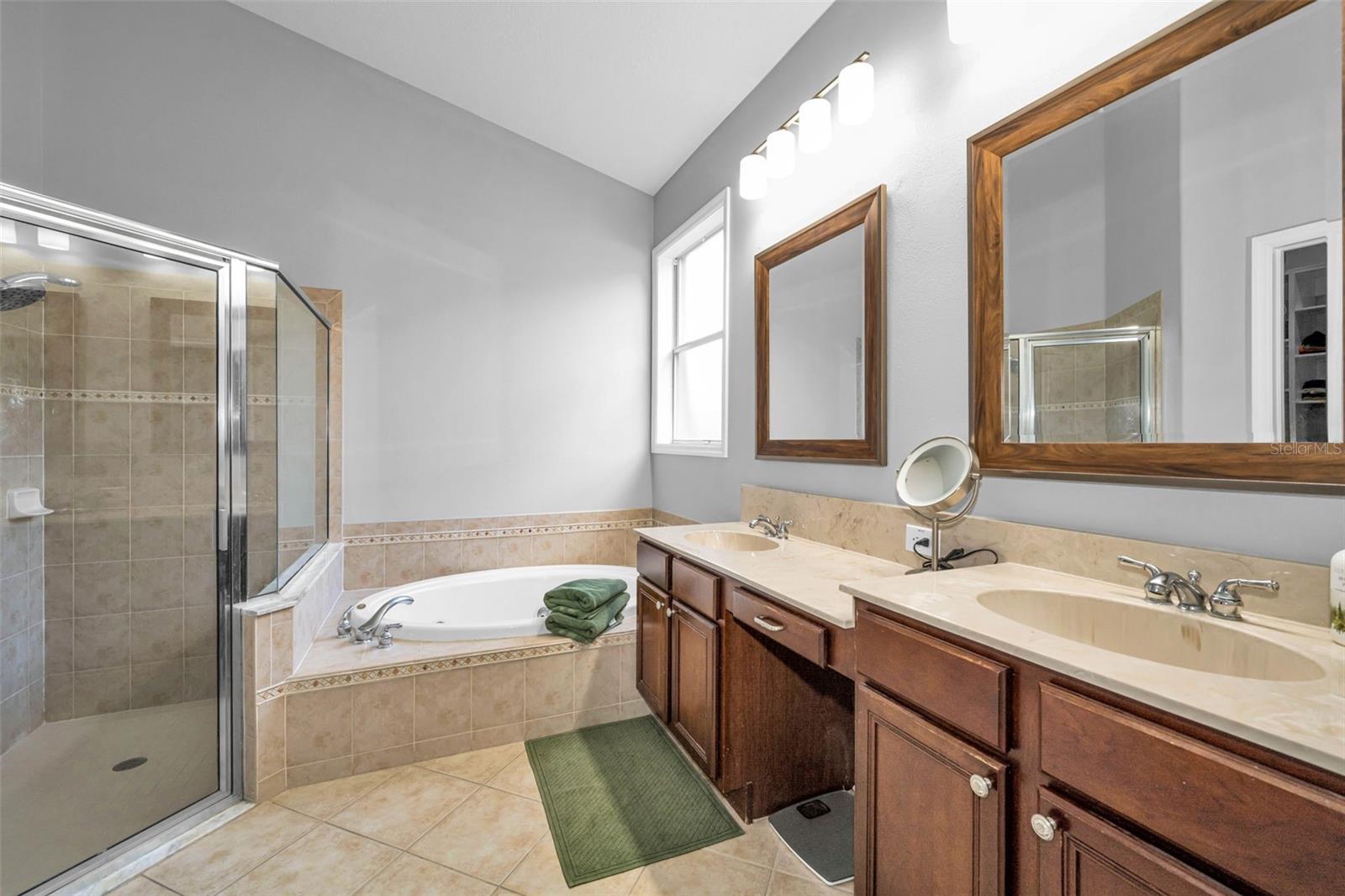 IVY LAKE ESTATES - Residential