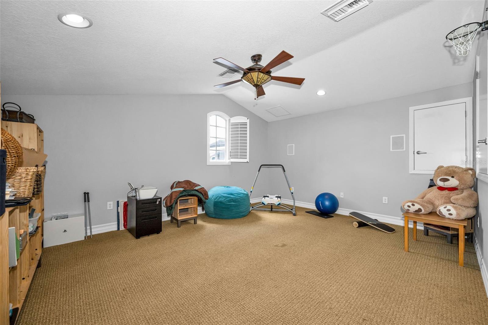 IVY LAKE ESTATES - Residential