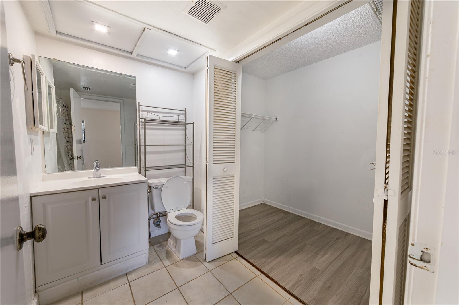 RIVER OAKS CONDO II - Residential