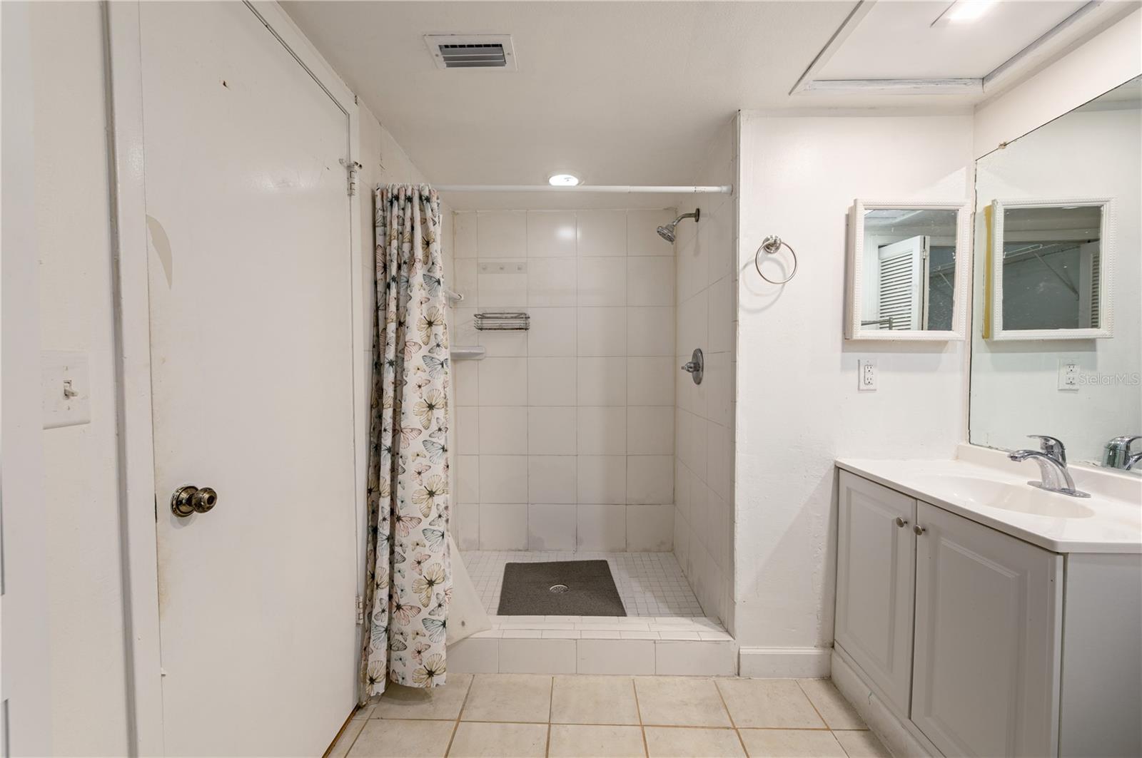RIVER OAKS CONDO II - Residential