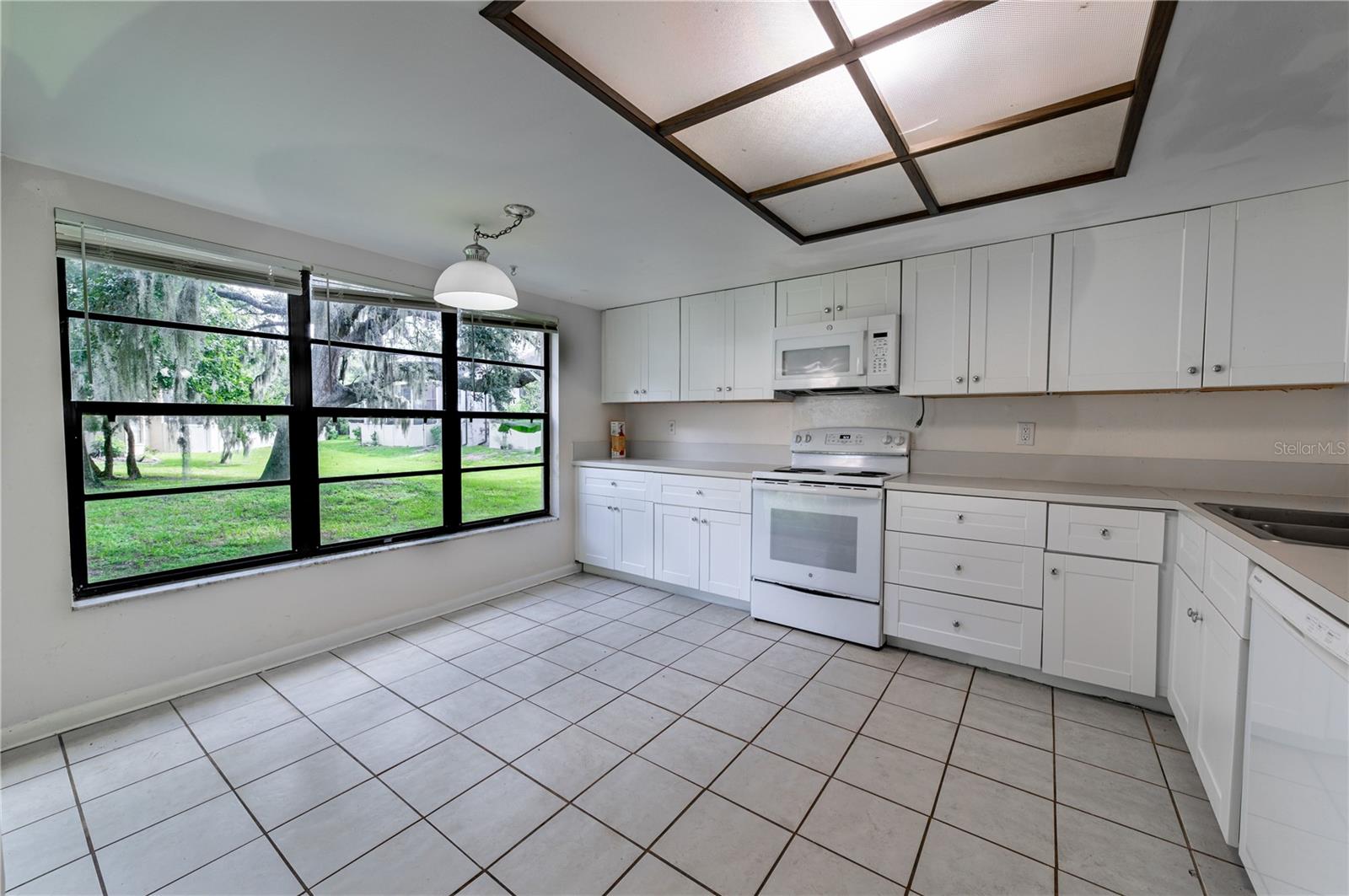 RIVER OAKS CONDO II - Residential