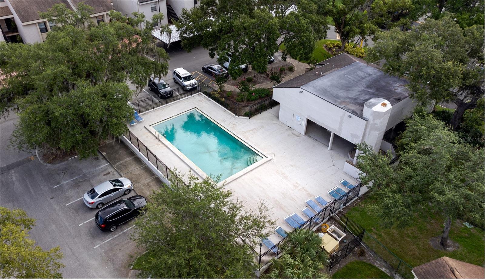 RIVER OAKS CONDO II - Residential