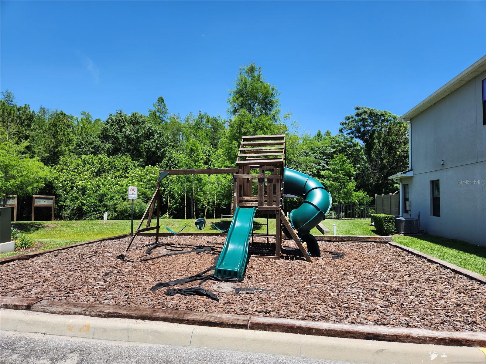 TERRA ESMERALDA TOWNHOES - Residential Lease
