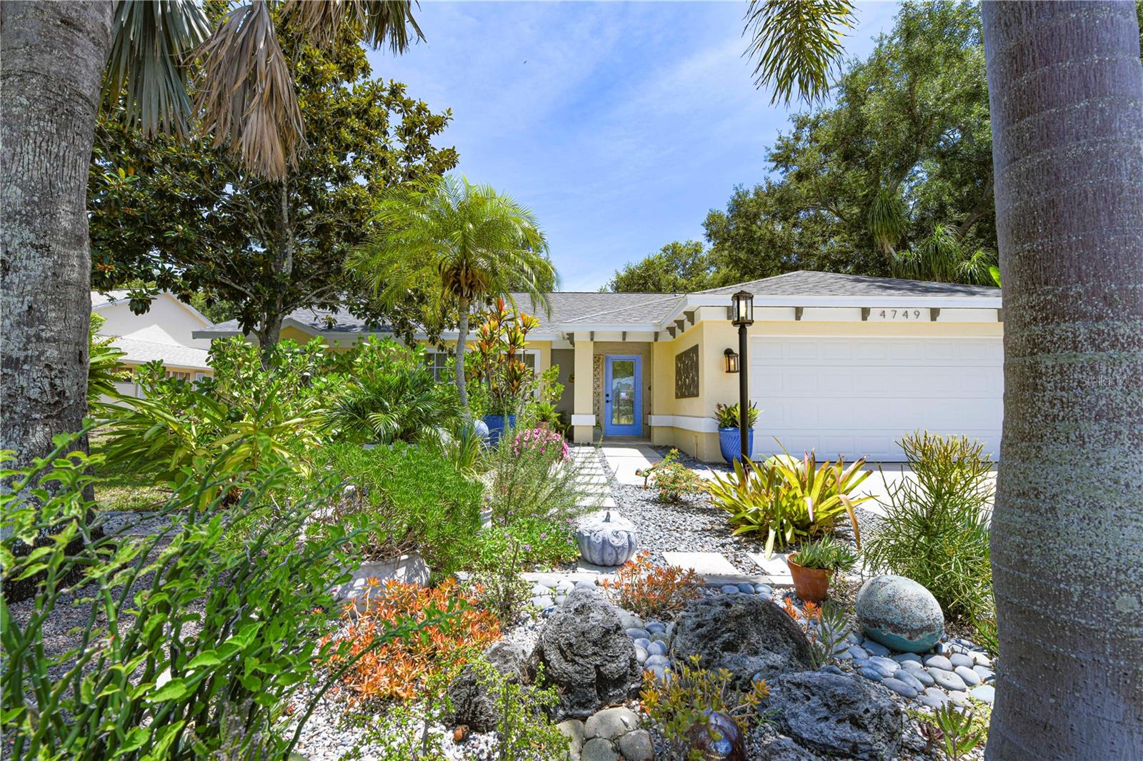 HAMLETS GROVE - Residential
