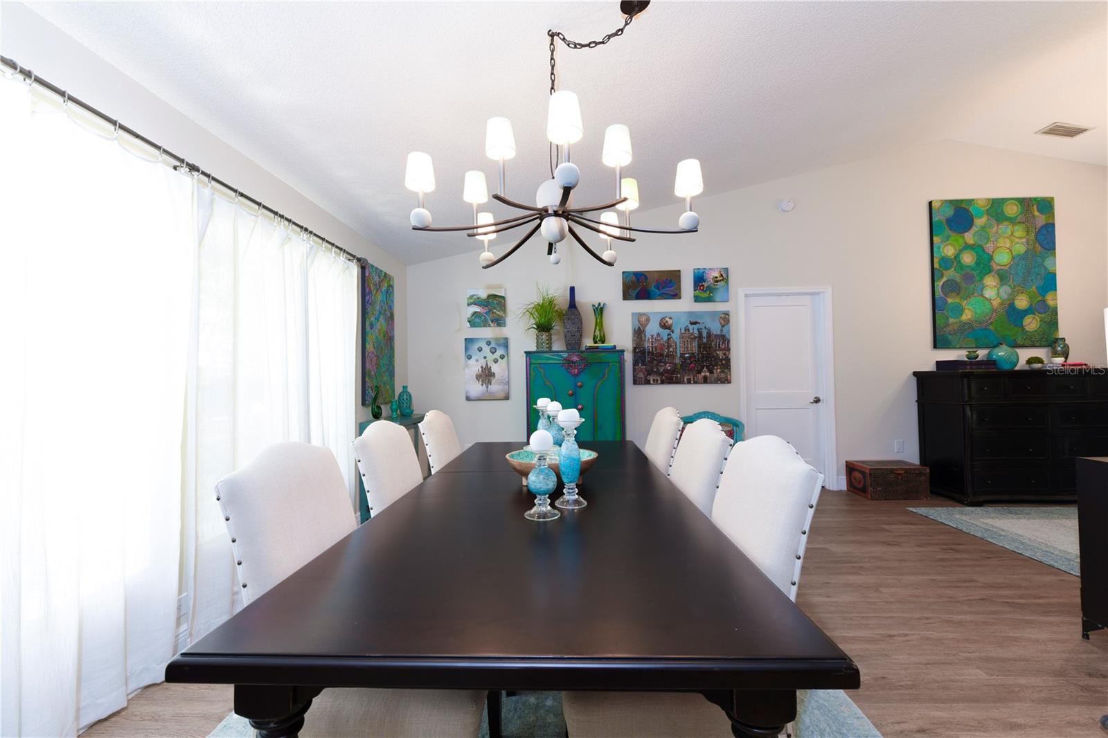 HAMLETS GROVE - Residential