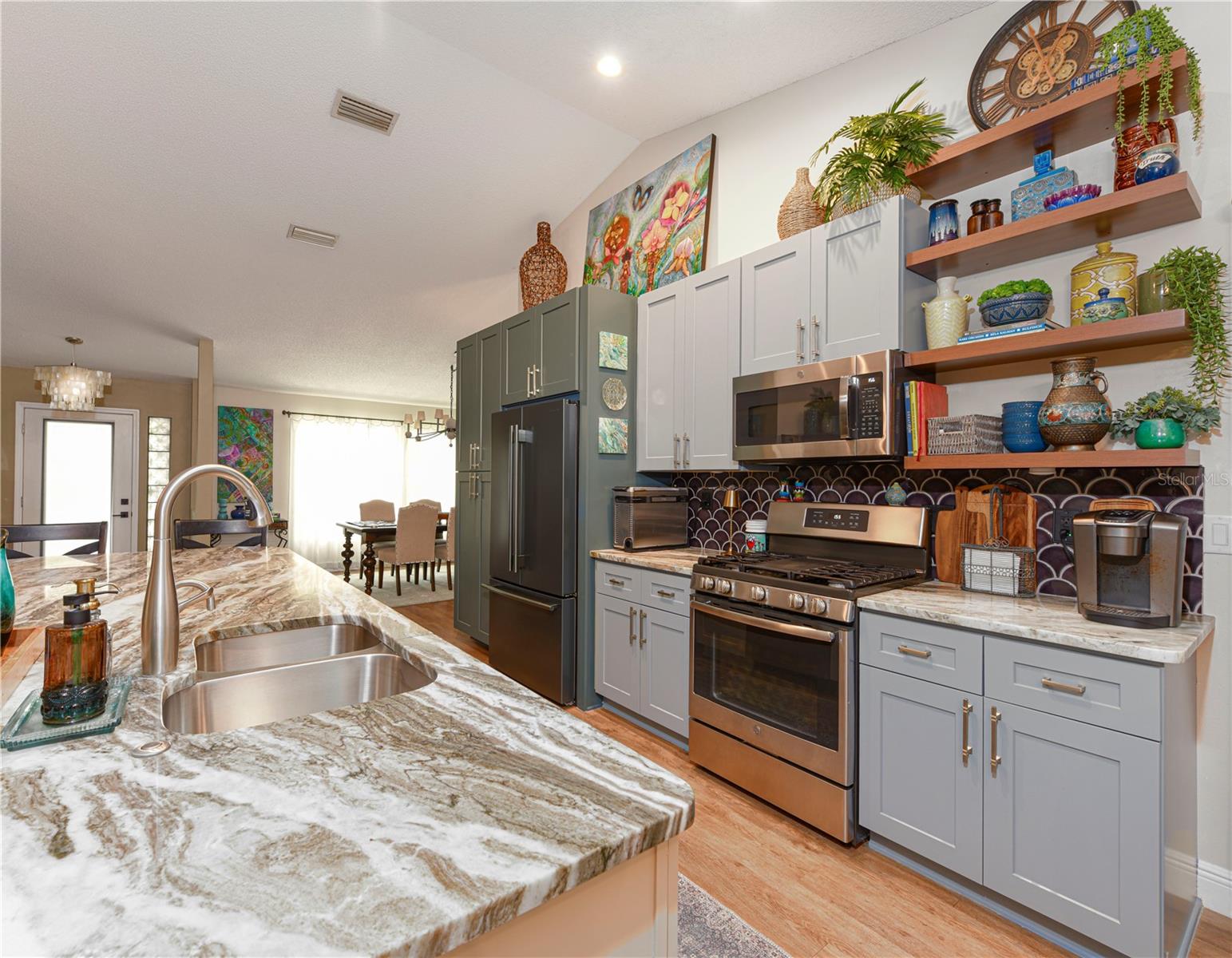 HAMLETS GROVE - Residential