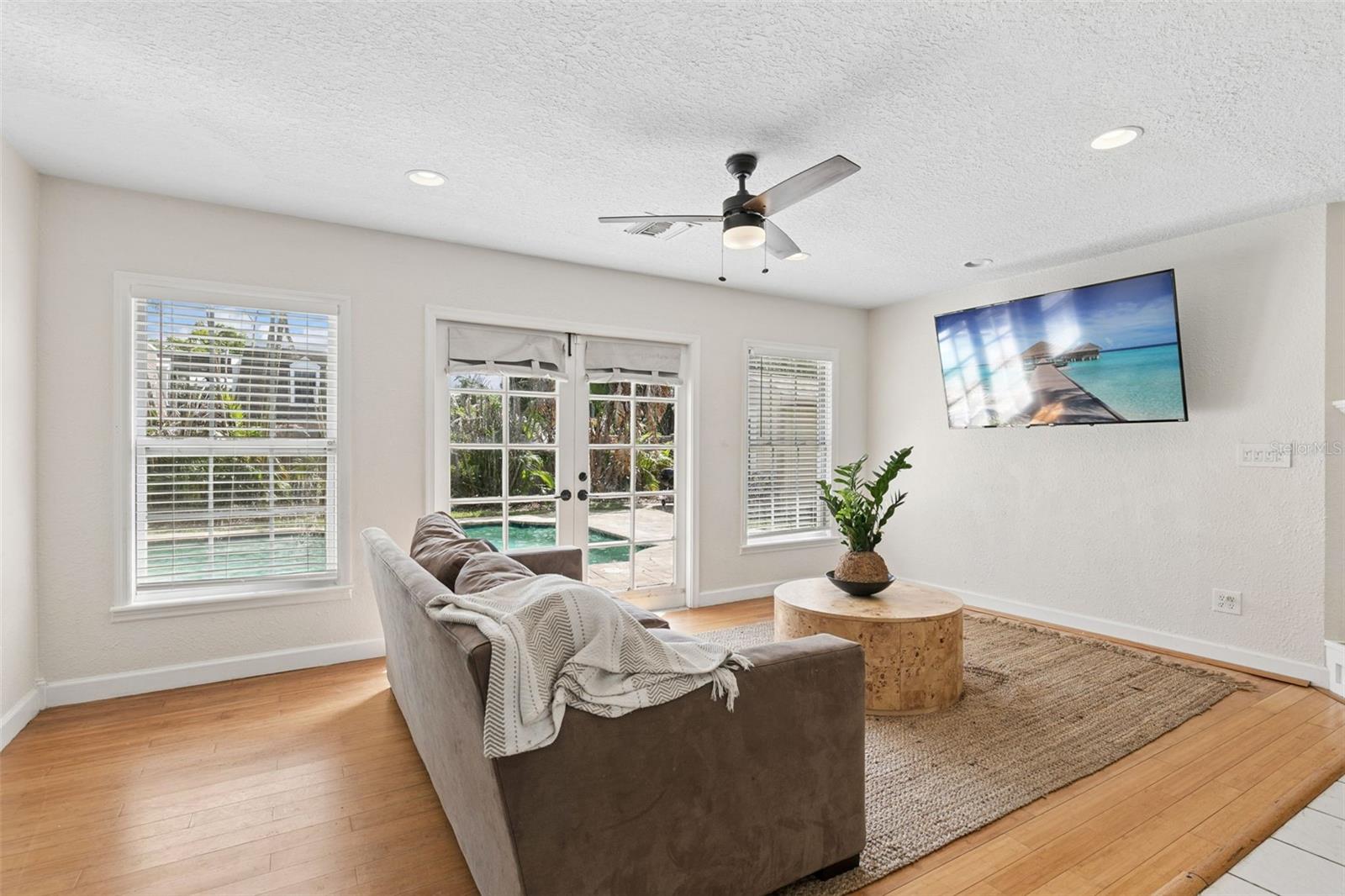 COACH LIGHT ESTATES - Residential