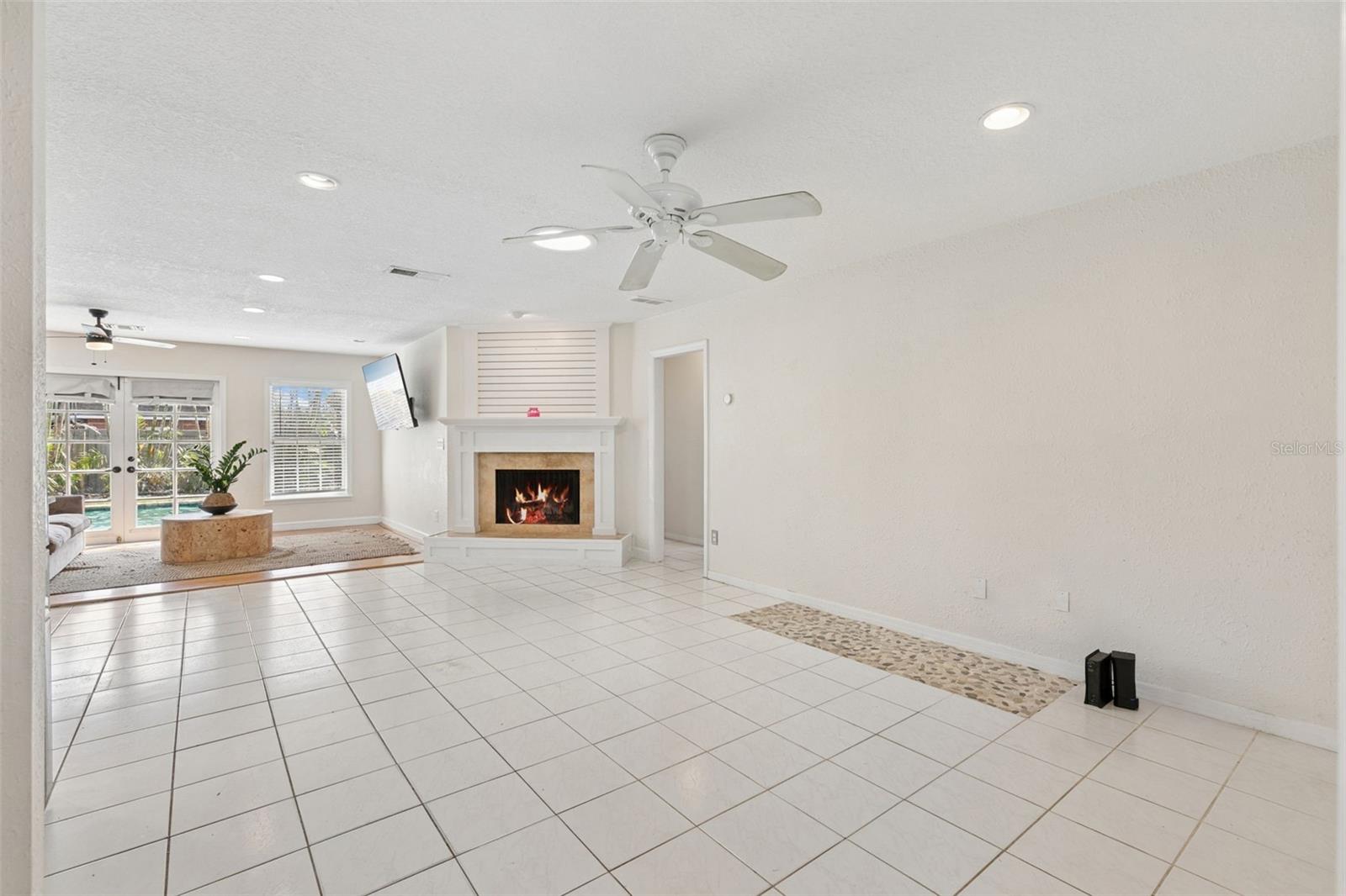 COACH LIGHT ESTATES - Residential