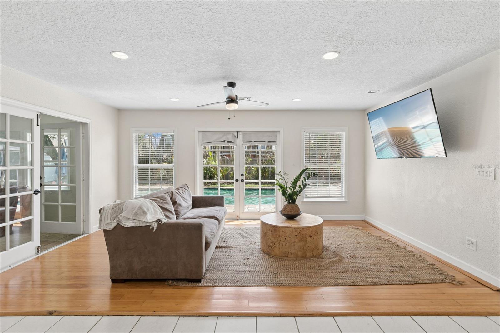 COACH LIGHT ESTATES - Residential