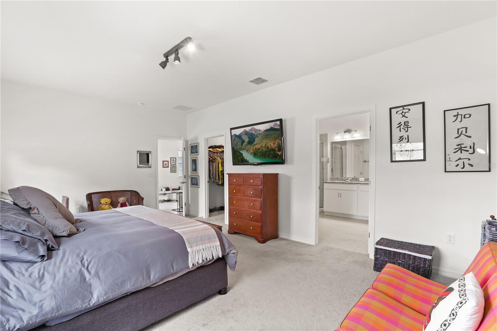 SUNSET LAKES - Residential