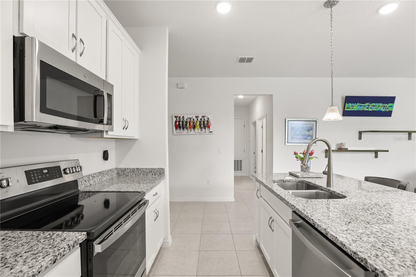 SUNSET LAKES - Residential