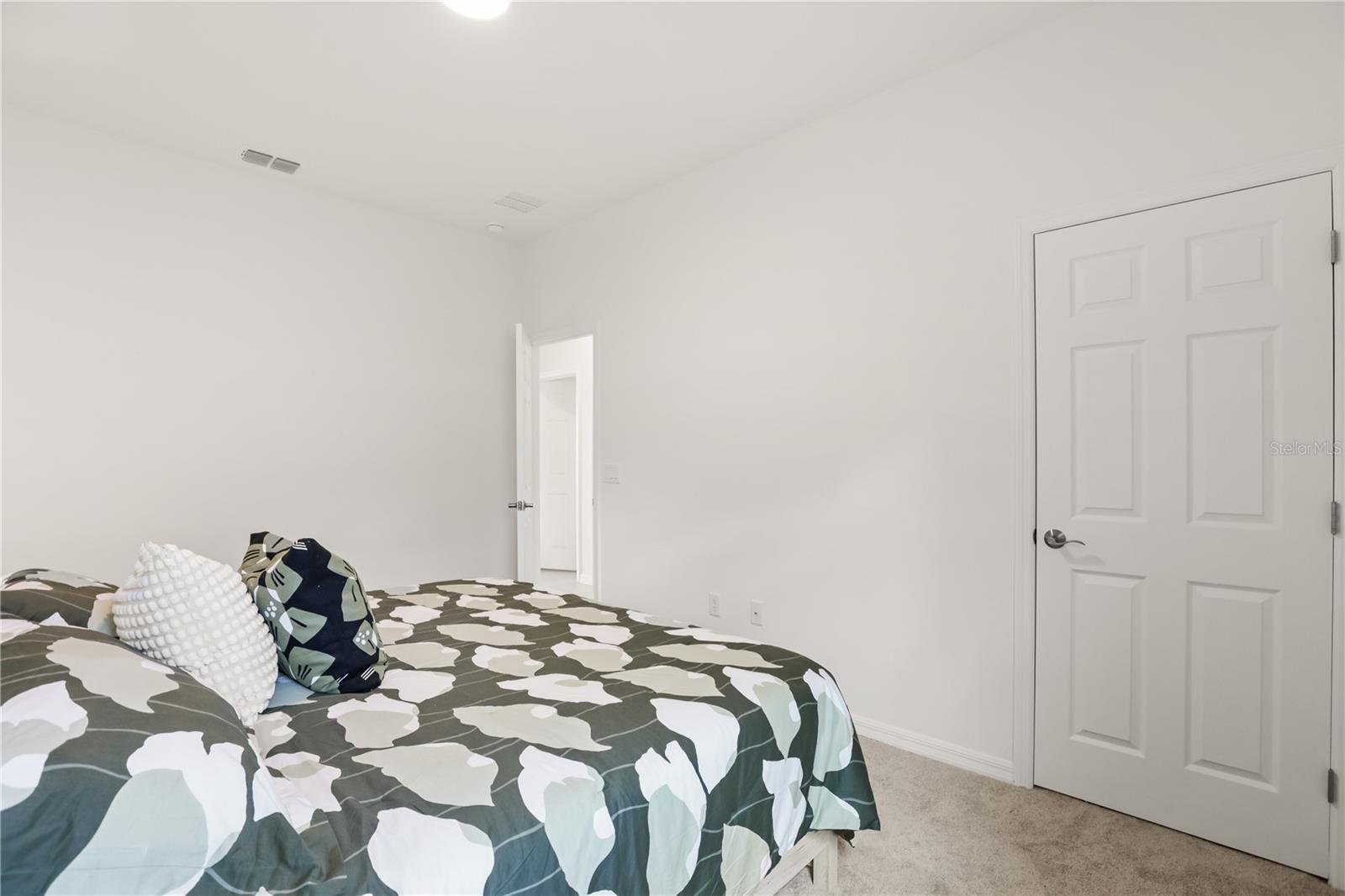 SUNSET LAKES - Residential