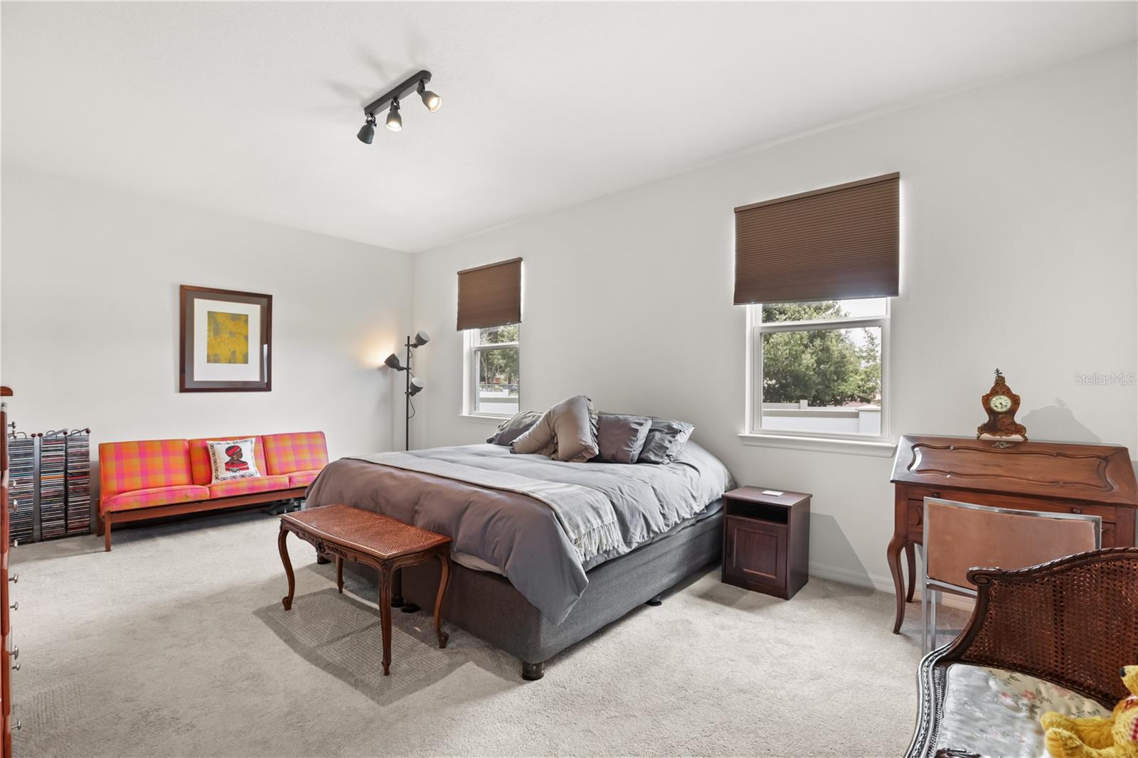SUNSET LAKES - Residential