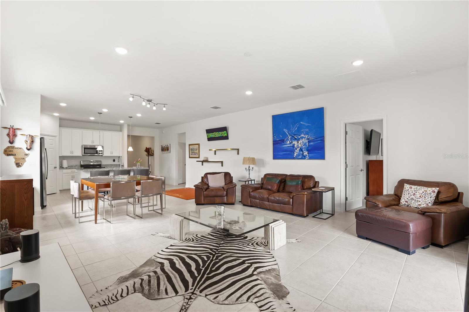 SUNSET LAKES - Residential