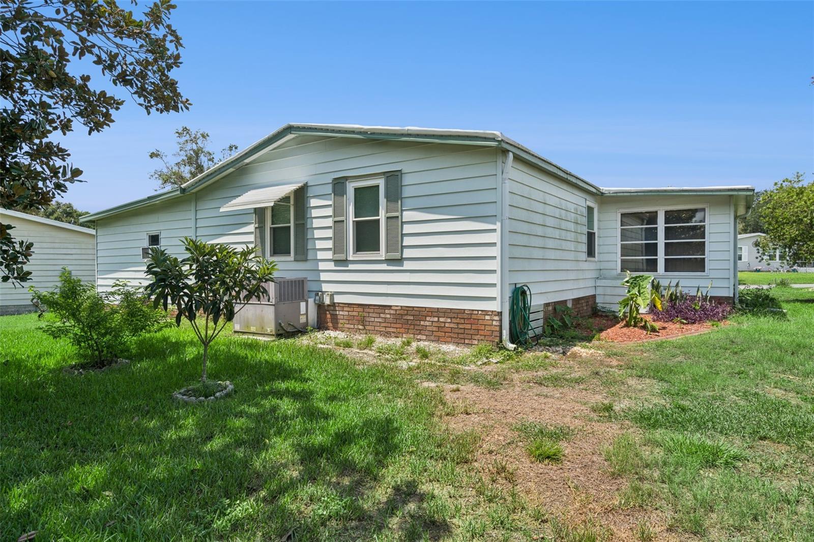 LADY LAKE ORANGE BLOSSOM GARDENS UNIT 08 - Residential