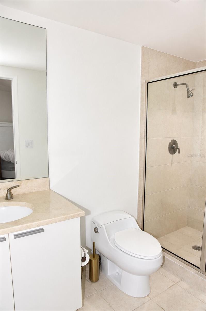 MARINA GRANDE/HALIFAX 01 - Residential Lease