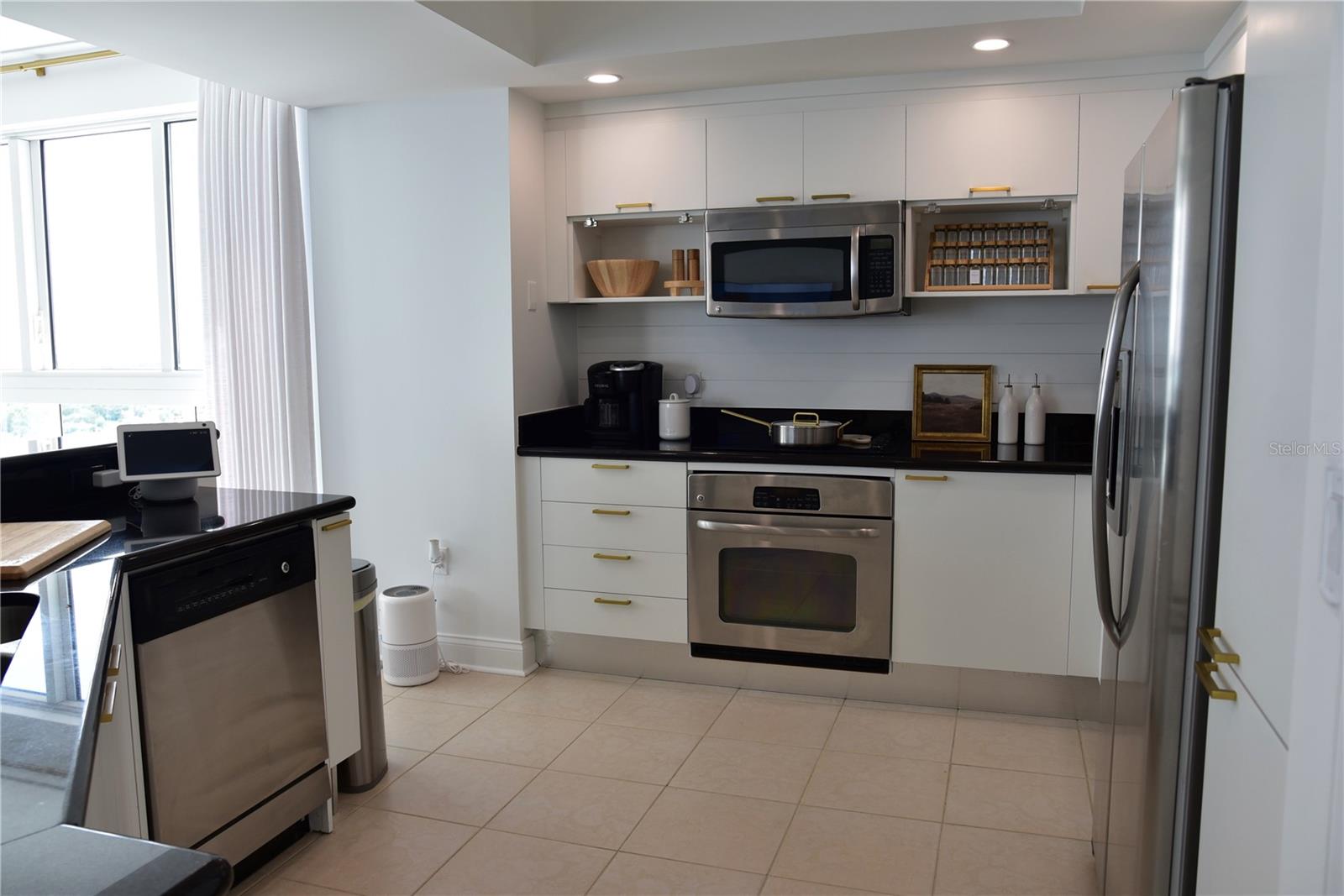 MARINA GRANDE/HALIFAX 01 - Residential Lease