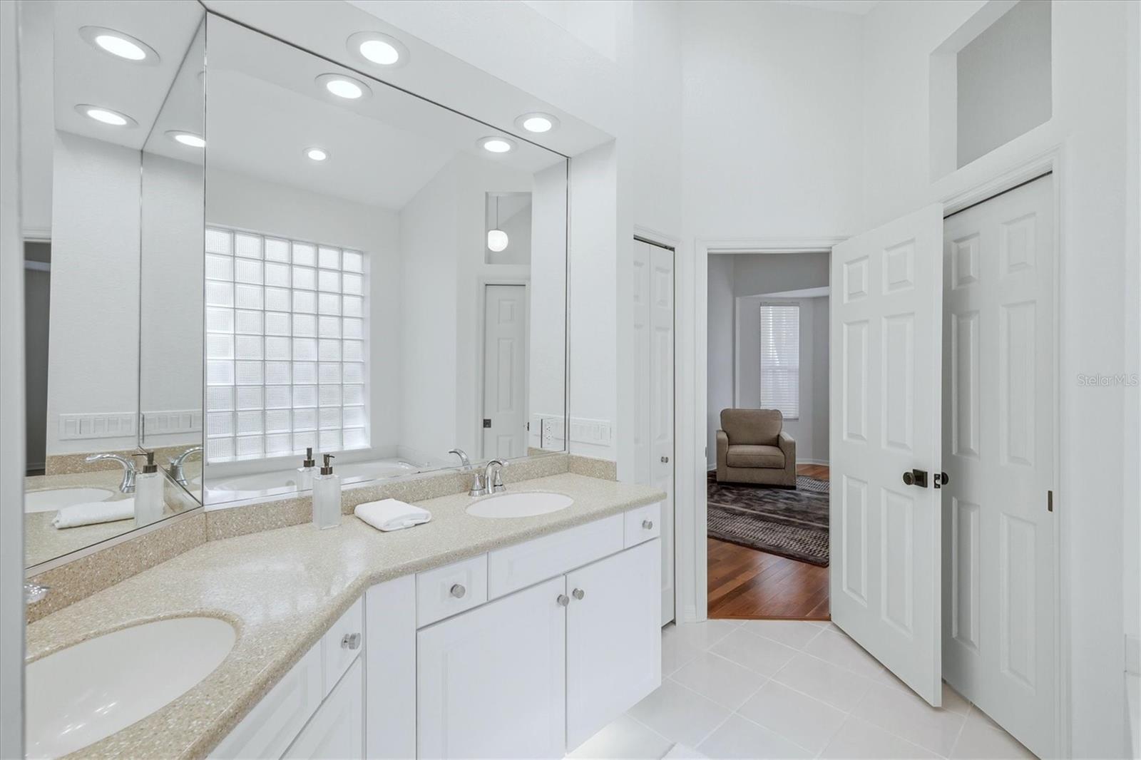 UNIVERSITY PARK COUNTRY CLUB - Residential