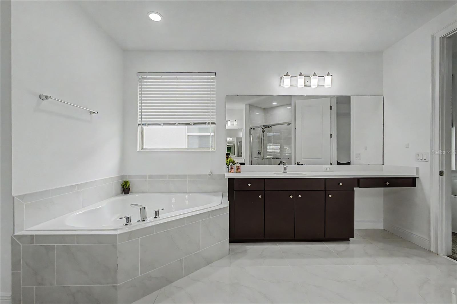 ENCLAVE - Residential