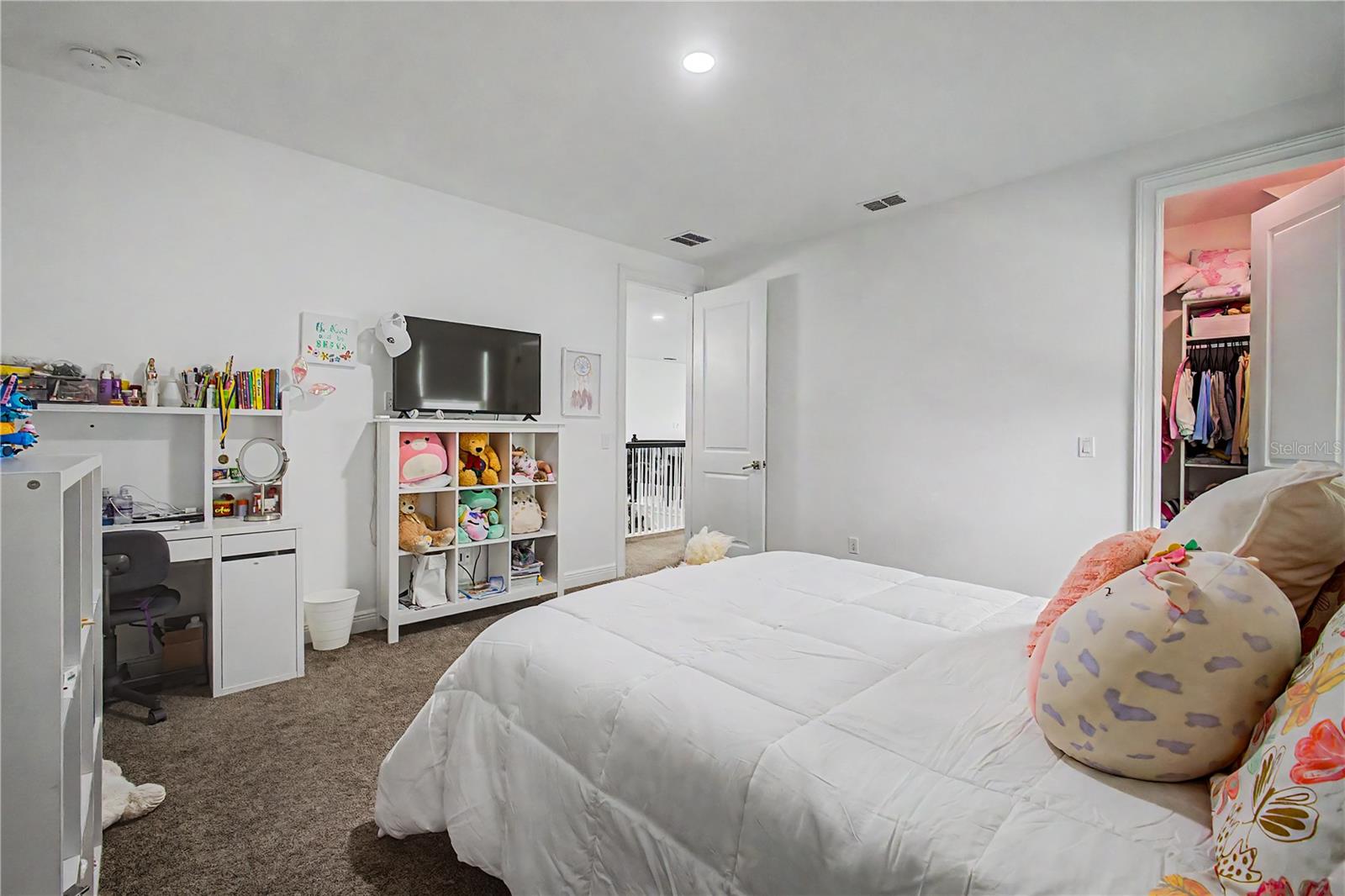 ENCLAVE - Residential