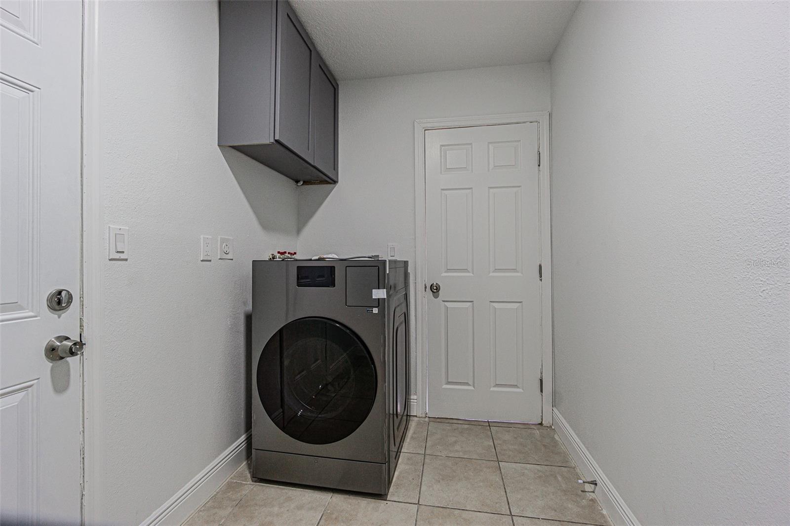 LAKE VILLA SUB - Residential Lease