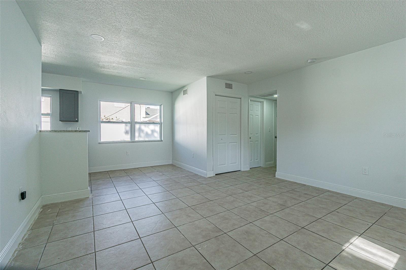 LAKE VILLA SUB - Residential Lease