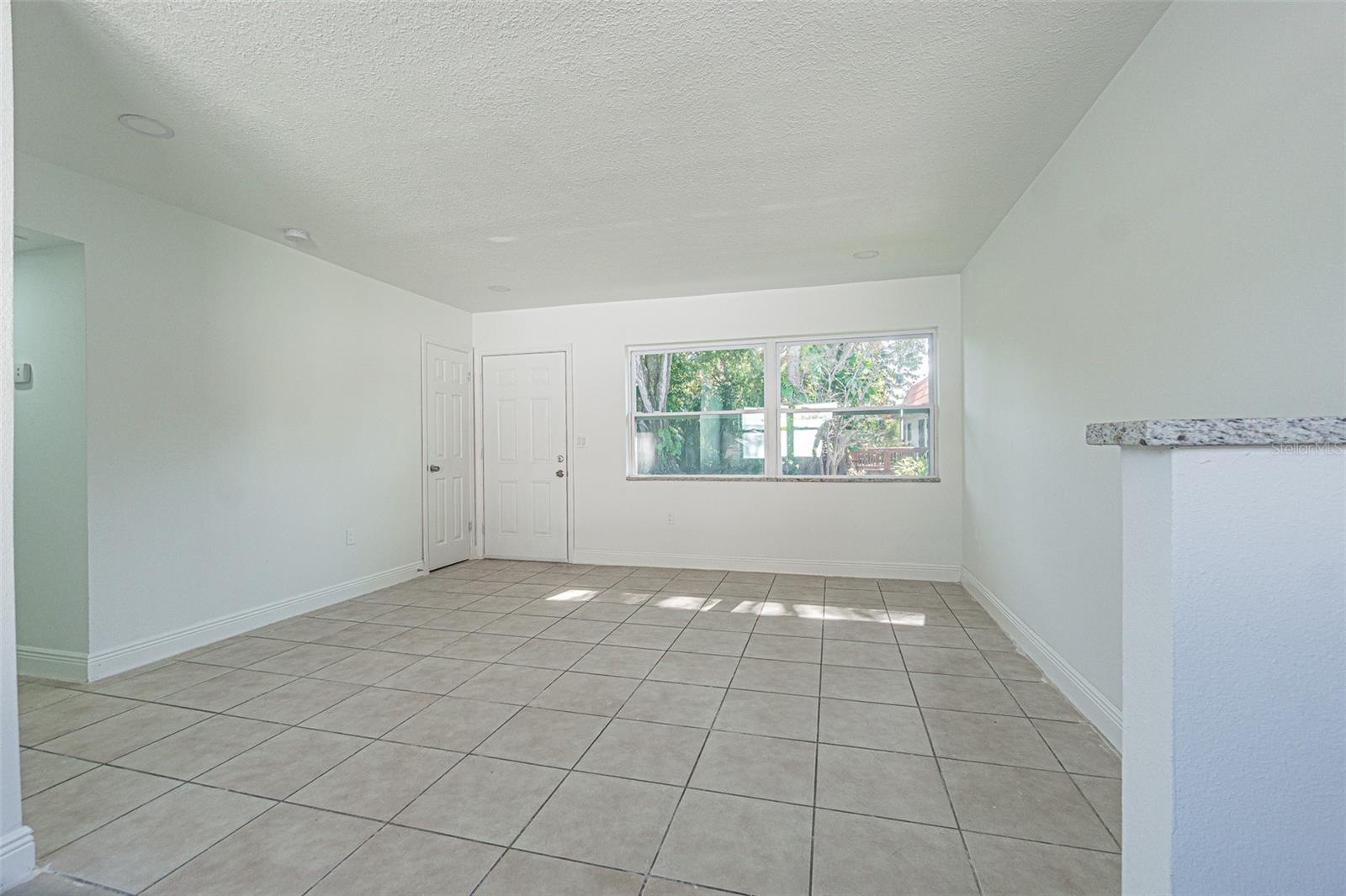 LAKE VILLA SUB - Residential Lease