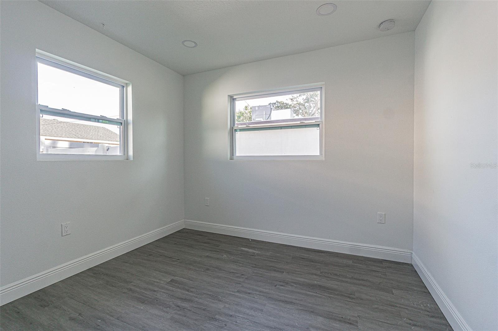 LAKE VILLA SUB - Residential Lease