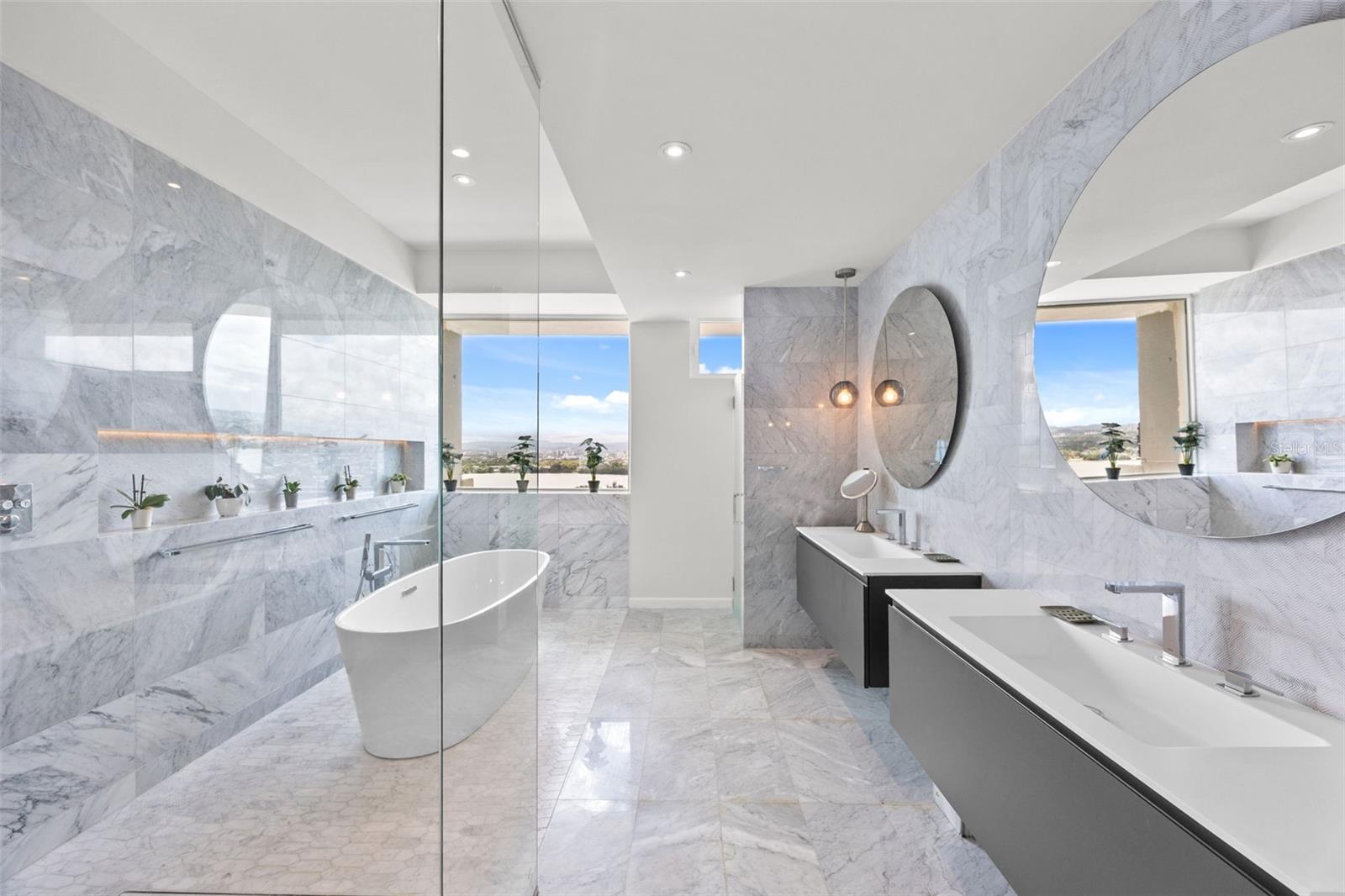SURFSIDE MANSIONS - Residential