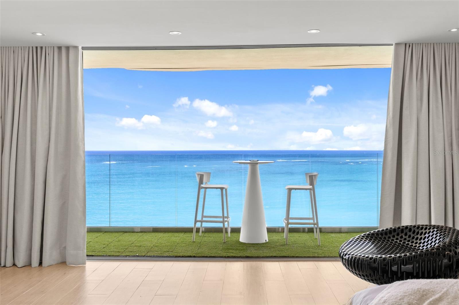 SURFSIDE MANSIONS - Residential