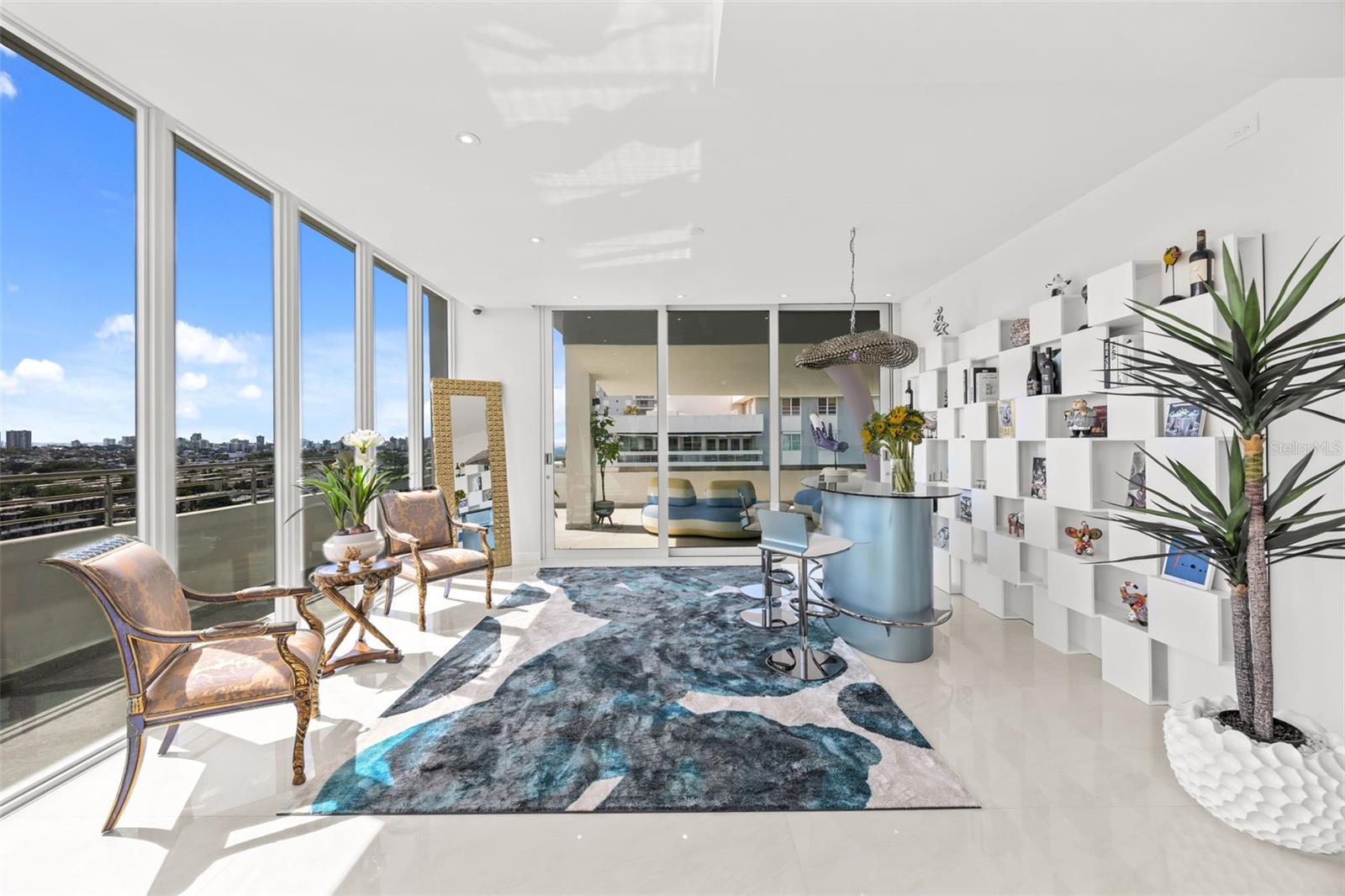 SURFSIDE MANSIONS - Residential