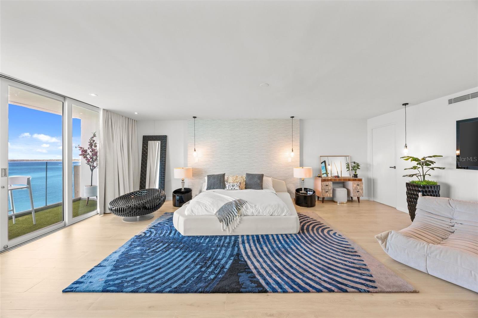 SURFSIDE MANSIONS - Residential