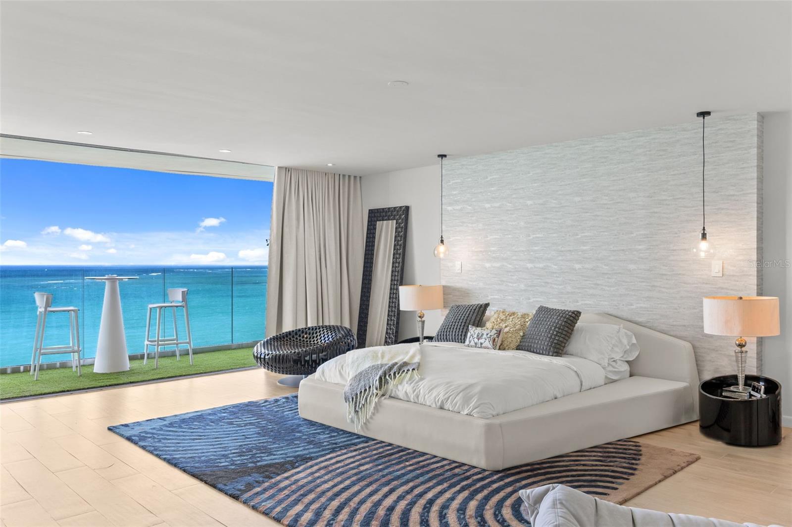 SURFSIDE MANSIONS - Residential