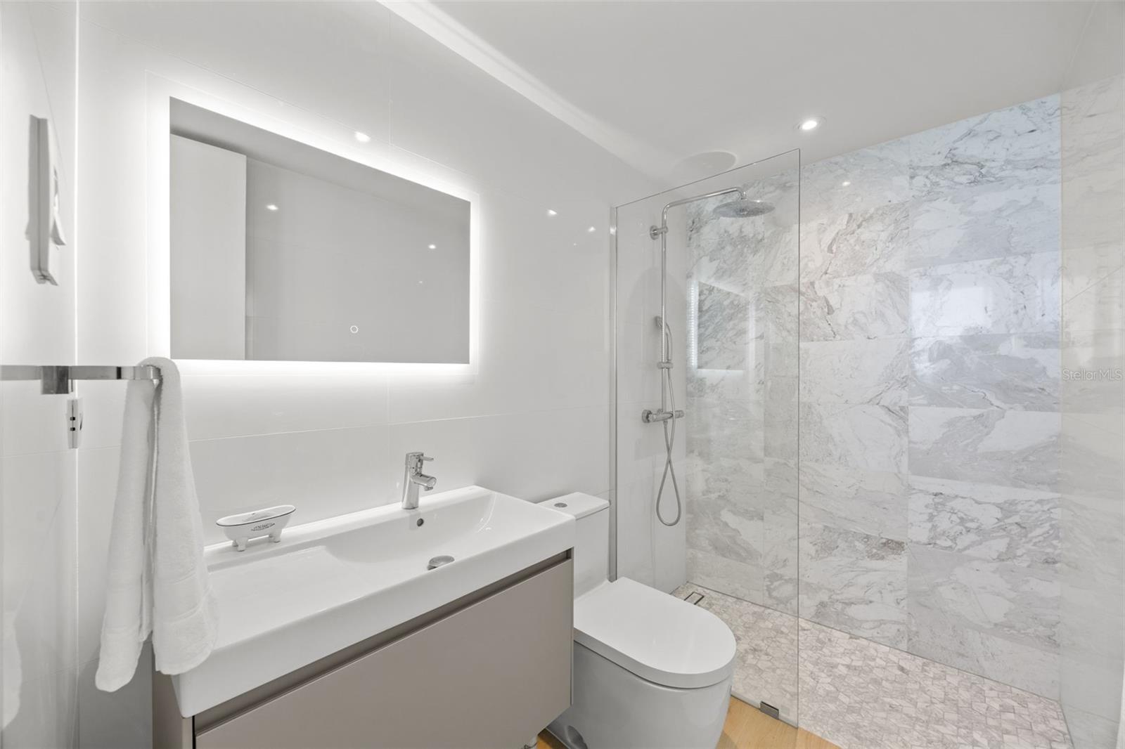 SURFSIDE MANSIONS - Residential